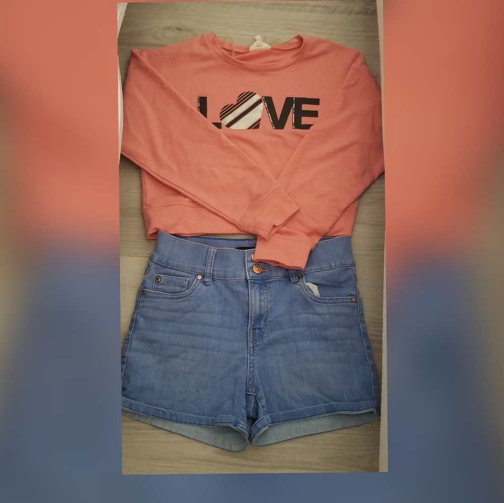 Love Crop Top And Celebrity Short Outfit. Size 14 Years Old